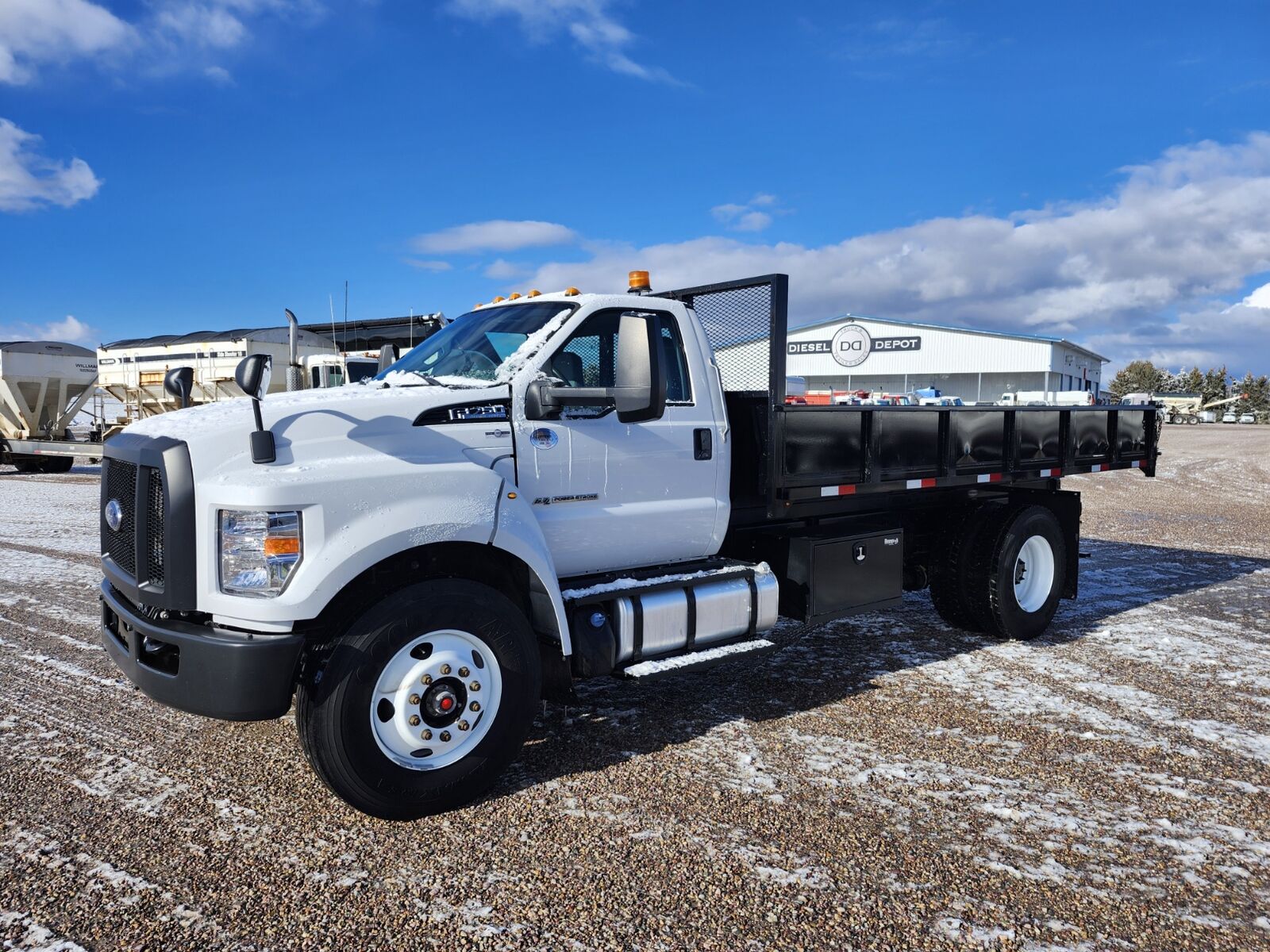2022 FORD F750 SD