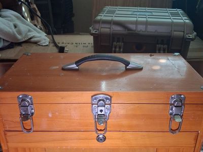Windsor Design 8-Drawer Wood Tool Chest.