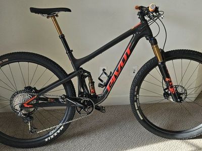 Pivot Mach 4 SL Medium Mountain Bike