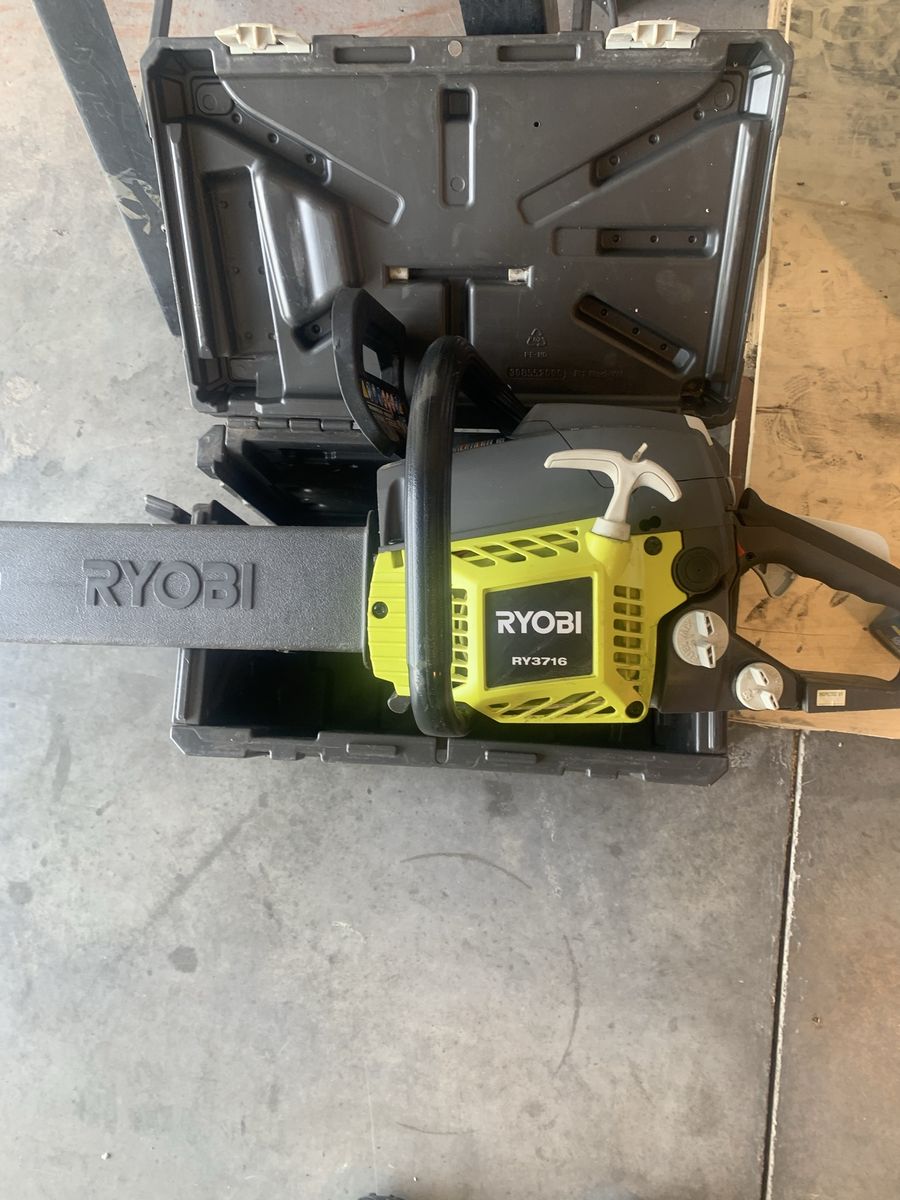RYOBI RY3716 16-inch 37cc 2-Cycle Gas Chainsaw with Carrying Case