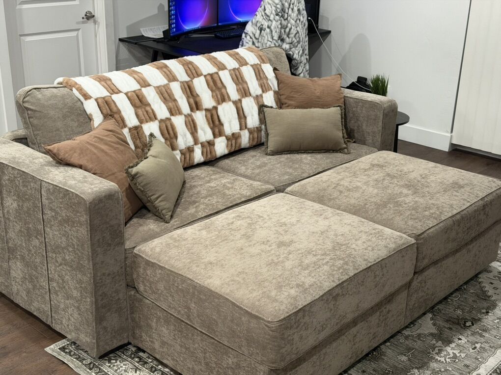 LIKE NEW!!! 4 Seat Lovesac Couch! Sactional