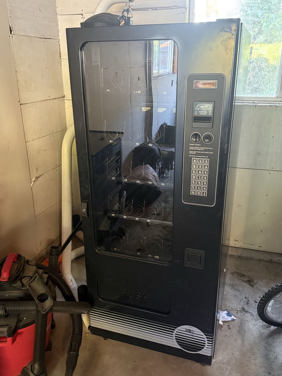 USI 3085 Snack Vending Machine - Indoor Use Only, NAMA Listed
