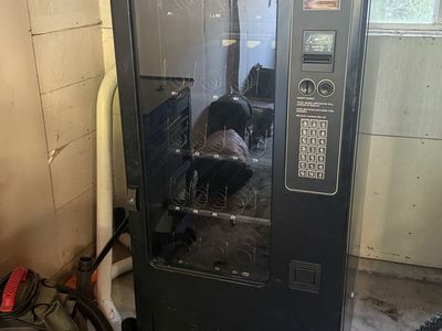 USI 3085 Snack Vending Machine - Indoor Use Only, NAMA Listed