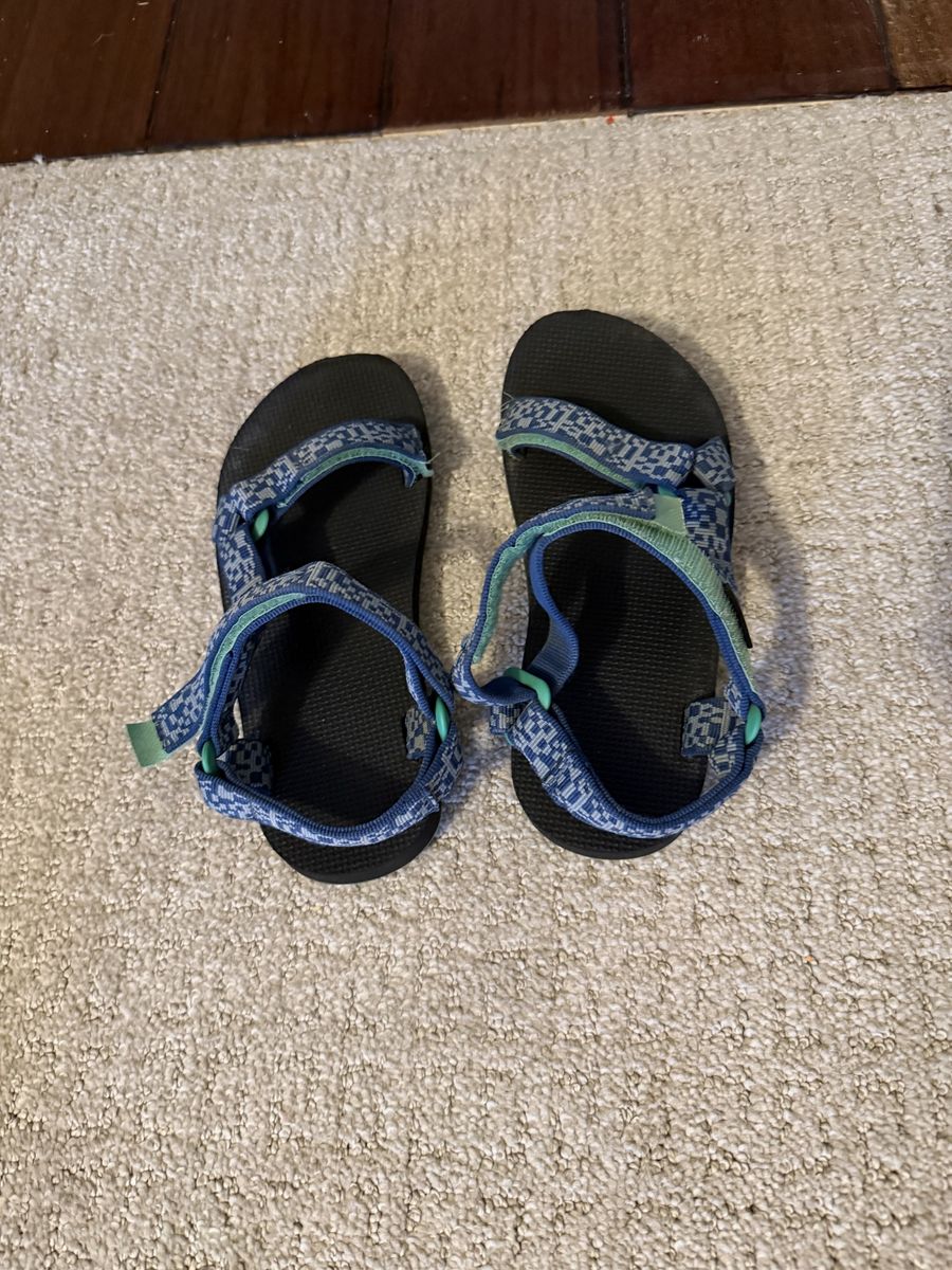 Girl teva size 2-like new