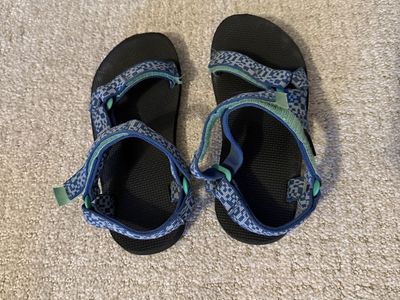 Girl teva size 2-like new