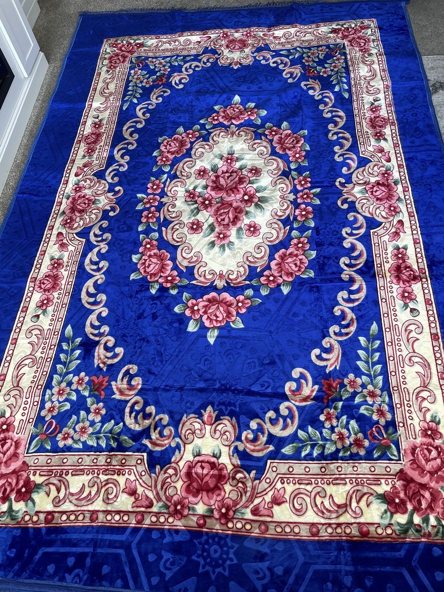 Brand new Area rug 6'6" x 9'10"