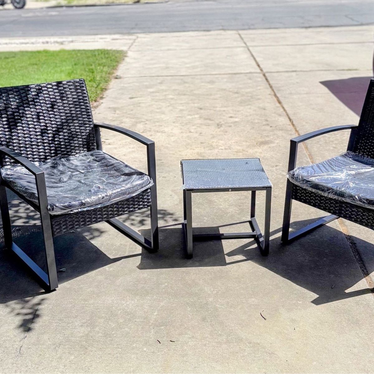 3-Piece Modern Outdoor Bistro Set – All-Weather Wicker – Brand New Cushions