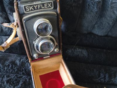 Skyflex camera with case