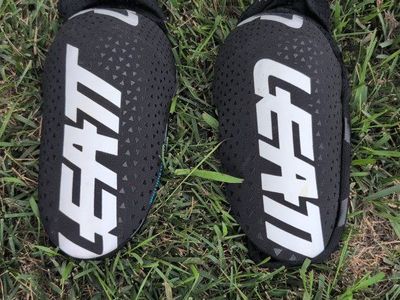 Leatt Mountain Bike Cycling Elbow Guards / Pads - Black