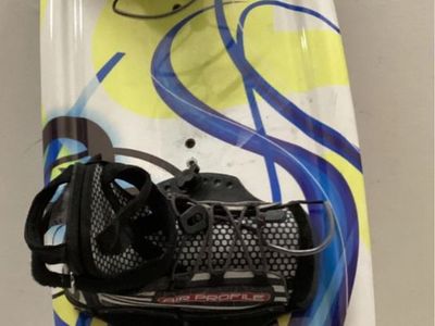 Kid Hydroslide Edge Jr. 122 cm wakeboard.A 122 cm wakeboard is a youth/junior