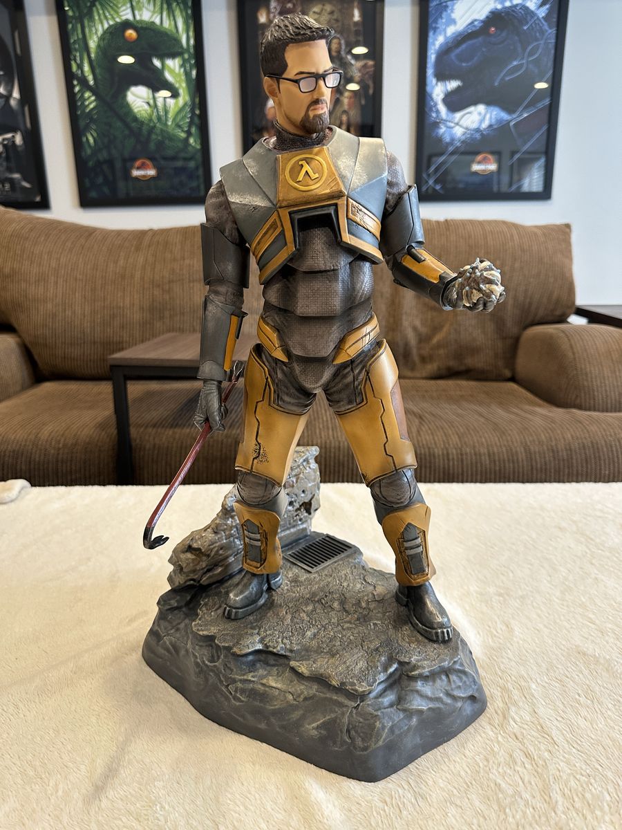 Half Life 2 - Dr. Gordon Freeman 1/4 Statue Figure Gaming Heads (Valve Employee)