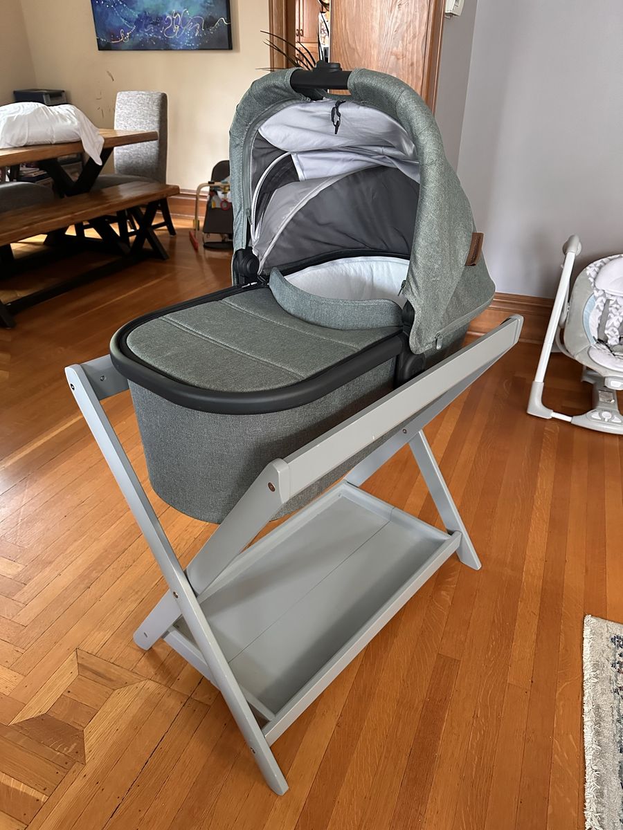 Uppababy Bassinet & Stand - Gray - Gently Used