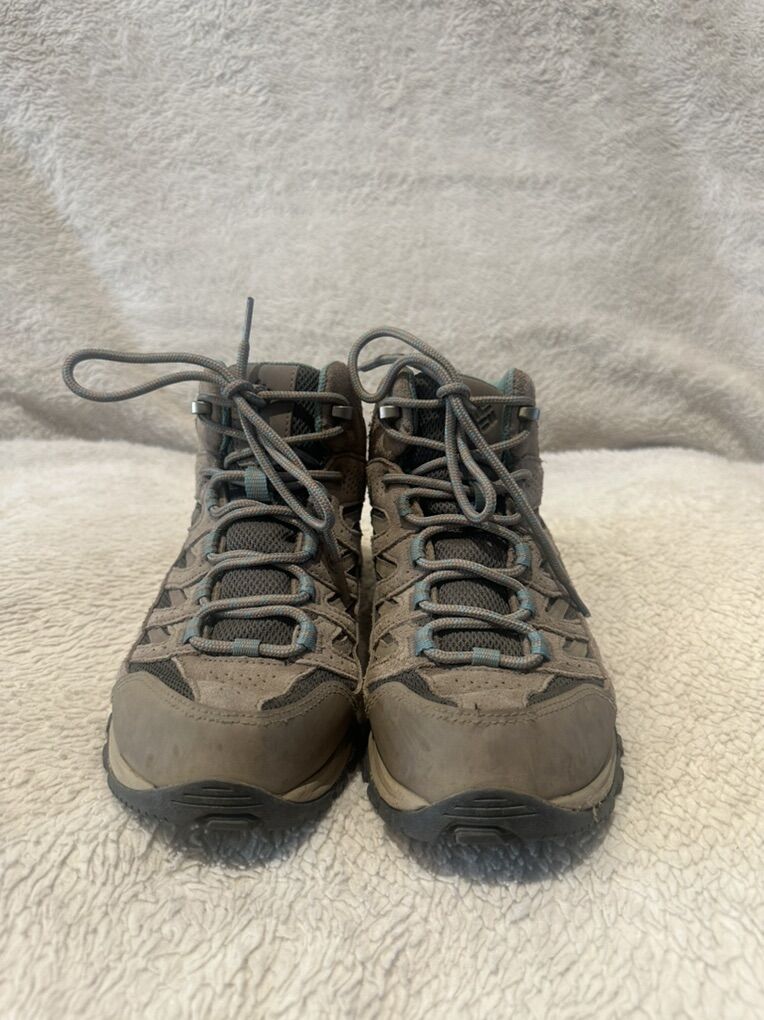 Columbia Women’s 8.5 Waterproof Hiking Boots