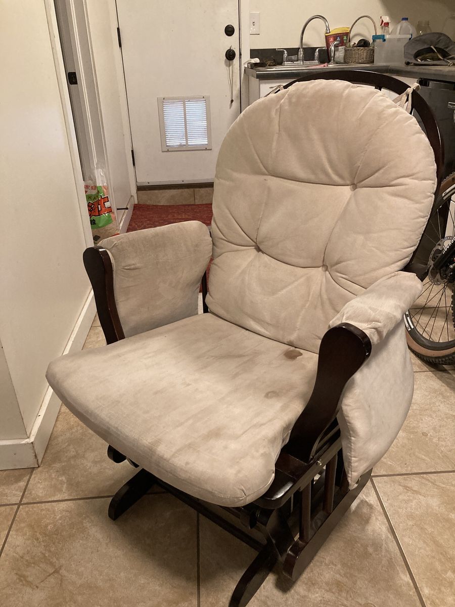 Smooth rocking chair