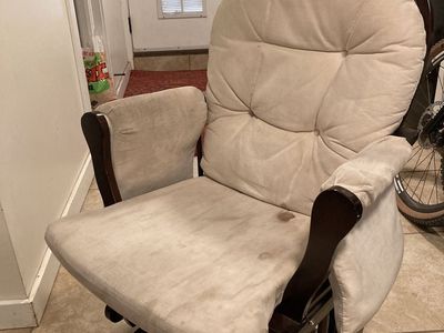 Smooth rocking chair