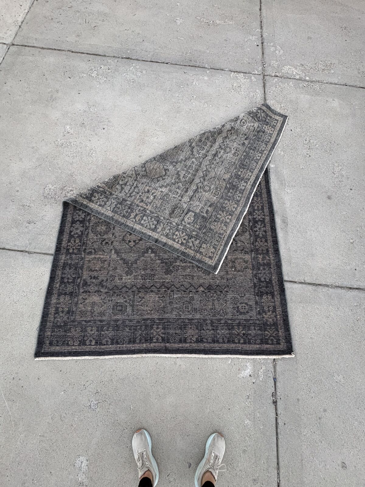 Loloi Rug 9 foot x 6 foot reversible area rug $250 cash/venmo in Draper