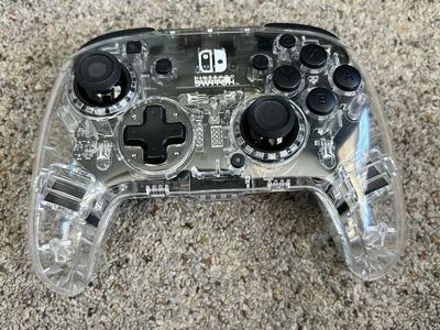 Nintendo switch pro controller - Clear with LEDs