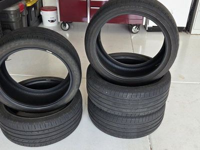 Pirelli / Blackhwak 225/40R18