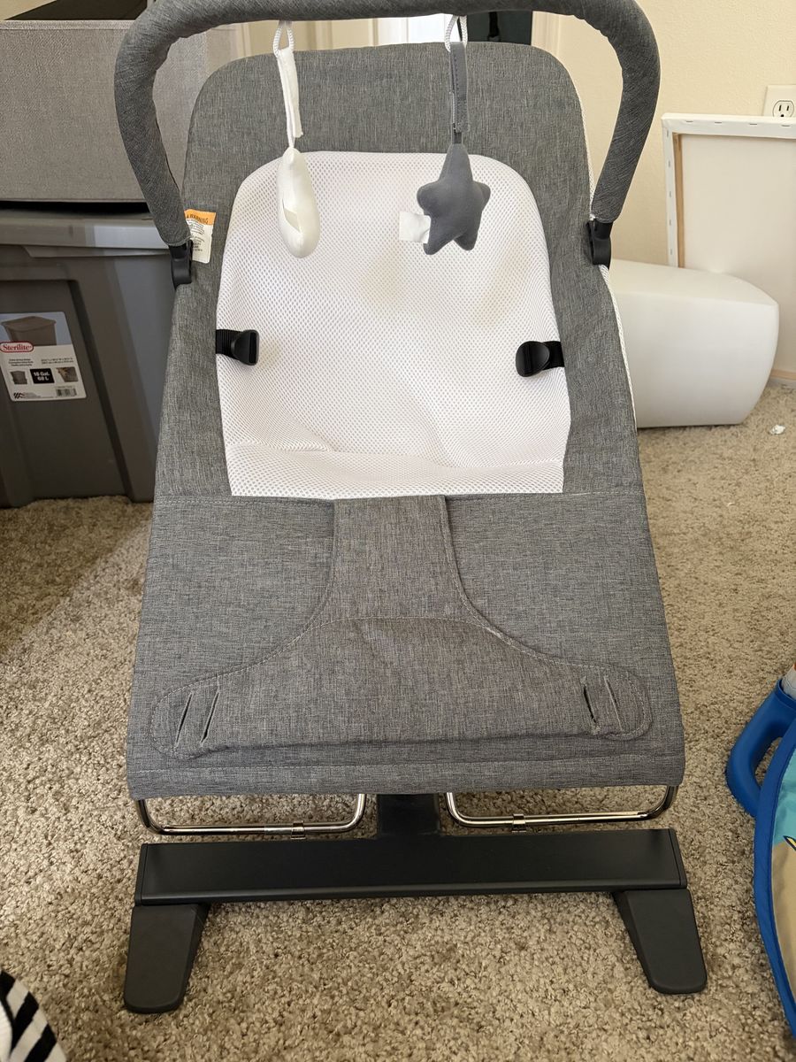 Baby Delight Alpine Deluxe Portable Bouncer - Grey, Excellent Condition