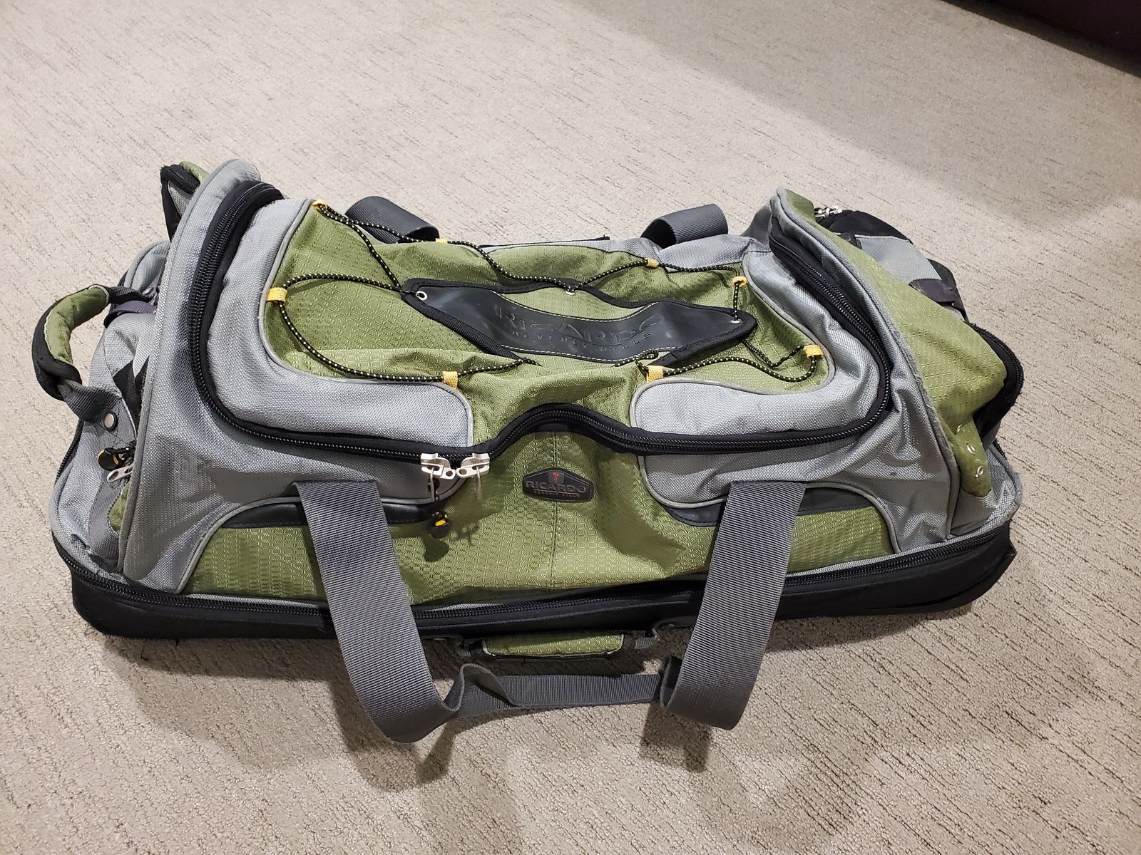 Rolling Duffle Bag (Ricardo Beverly Hills Brand)
