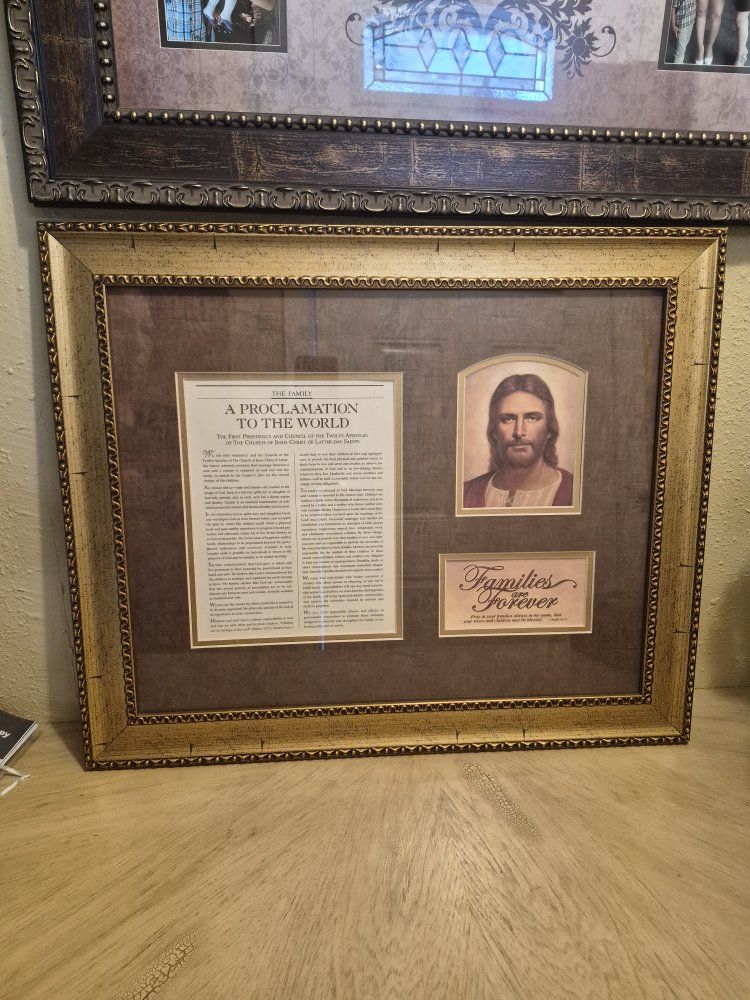 Beautiful, high-quality framed "The Family: A Proclamation to the World."Features: Includes a classic portrait of Jesus Christ