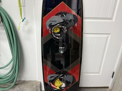 Hyperlite Shawn Murray 144 Wakeboard W Bindings