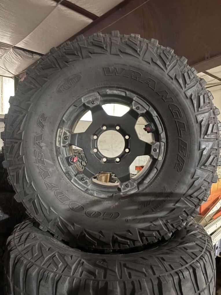 8-lug Nomad Wheels With 38  Goodyear Mtr's