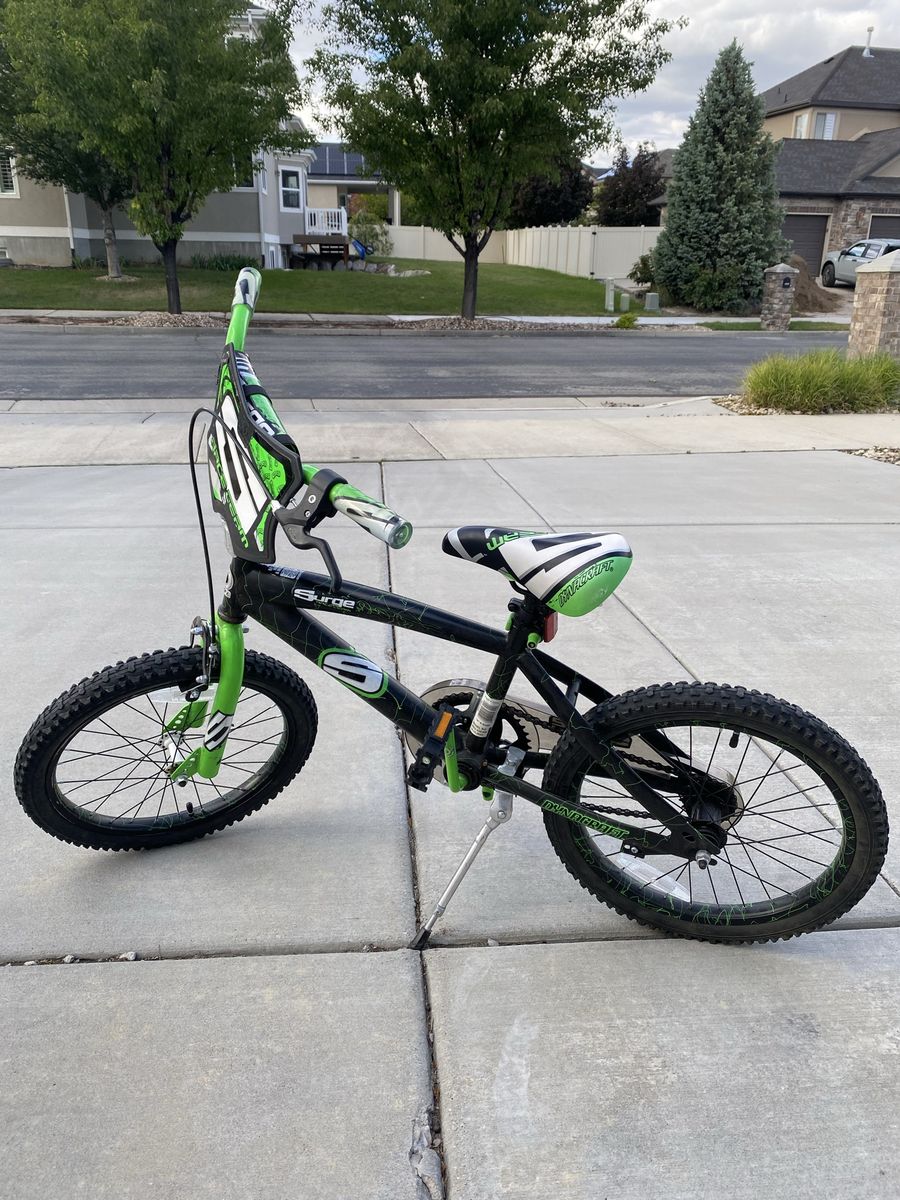 Surge 18-inch Kids' Green/Black Bicycle