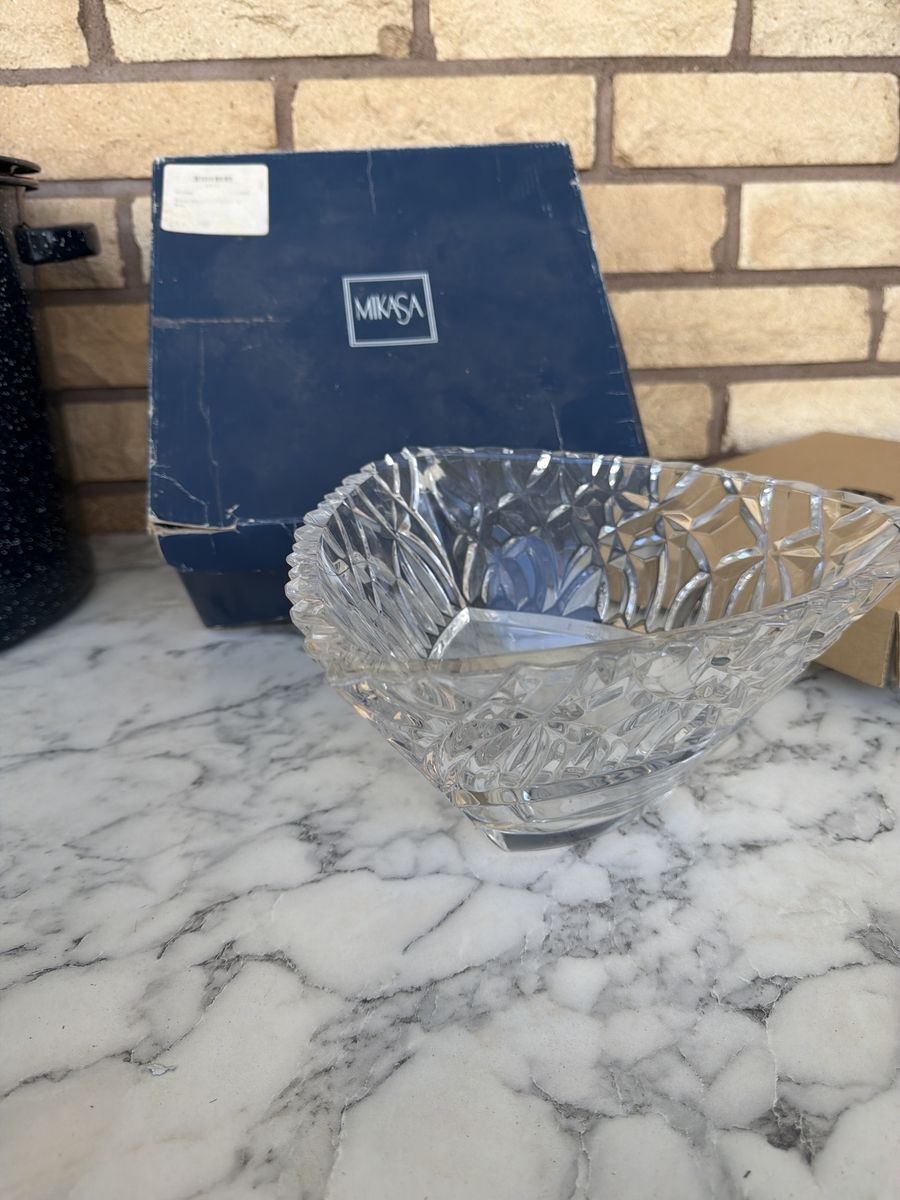 Mikasa Crystal Bowl, Clear, Geometric Design, Elegant Table Decor