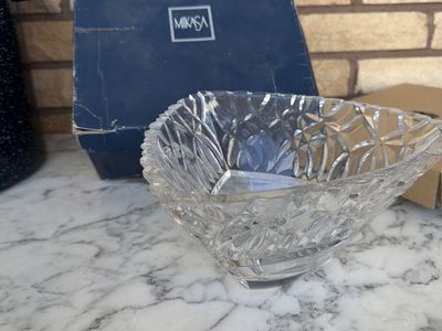 Mikasa Crystal Bowl, Clear, Geometric Design, Elegant Table Decor