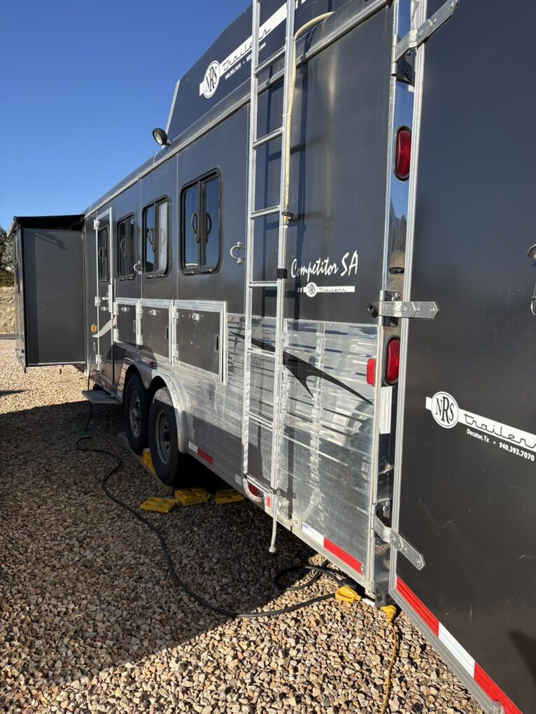 2014 Bison 4 Horse LQ