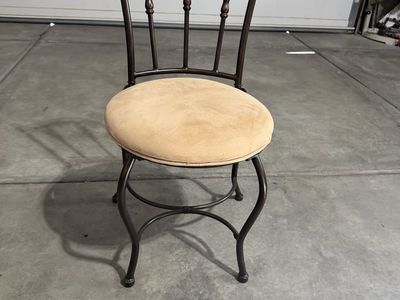 Vanity chair
