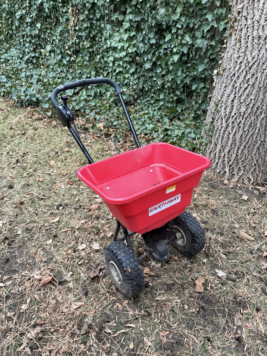 Earthway Spreader