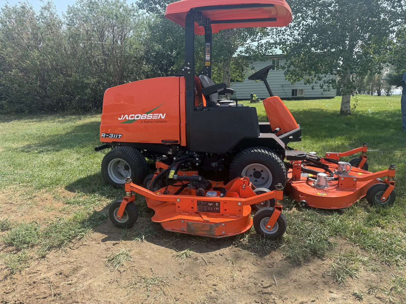 Jacobsen R311T large area lawn mower 