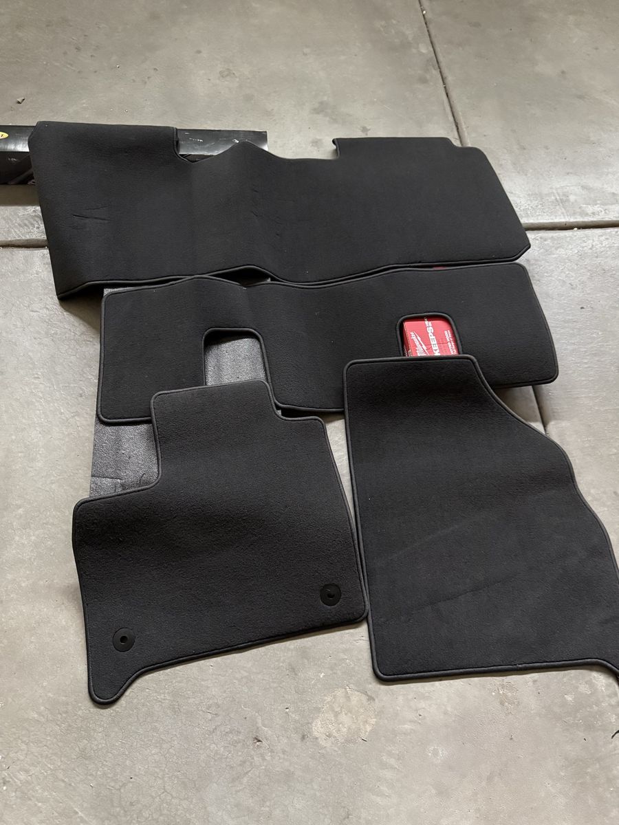 Chevrolet First And Second-Row Carpeted mats