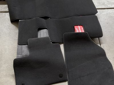 Chevrolet First And Second-Row Carpeted mats