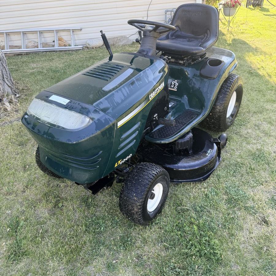 Craftsman LT1000 Riding Lawn Mower - 21 HP, 42" Deck