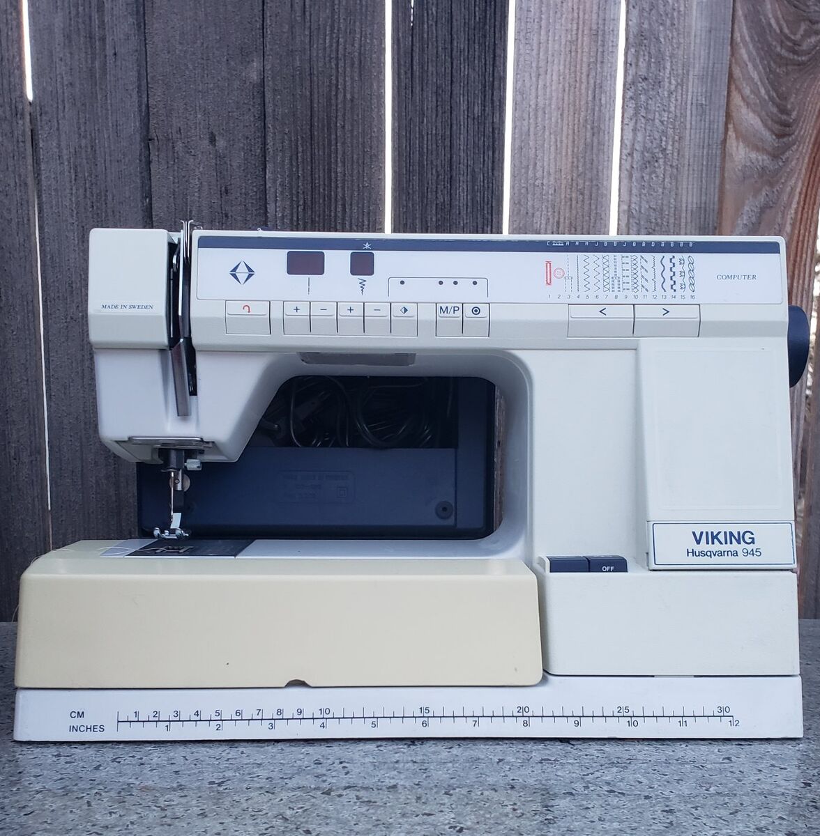 VIKING HUSQVARNA 945 SEWING MACHINE