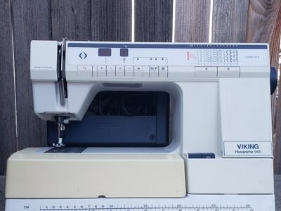 VIKING HUSQVARNA 945 SEWING MACHINE