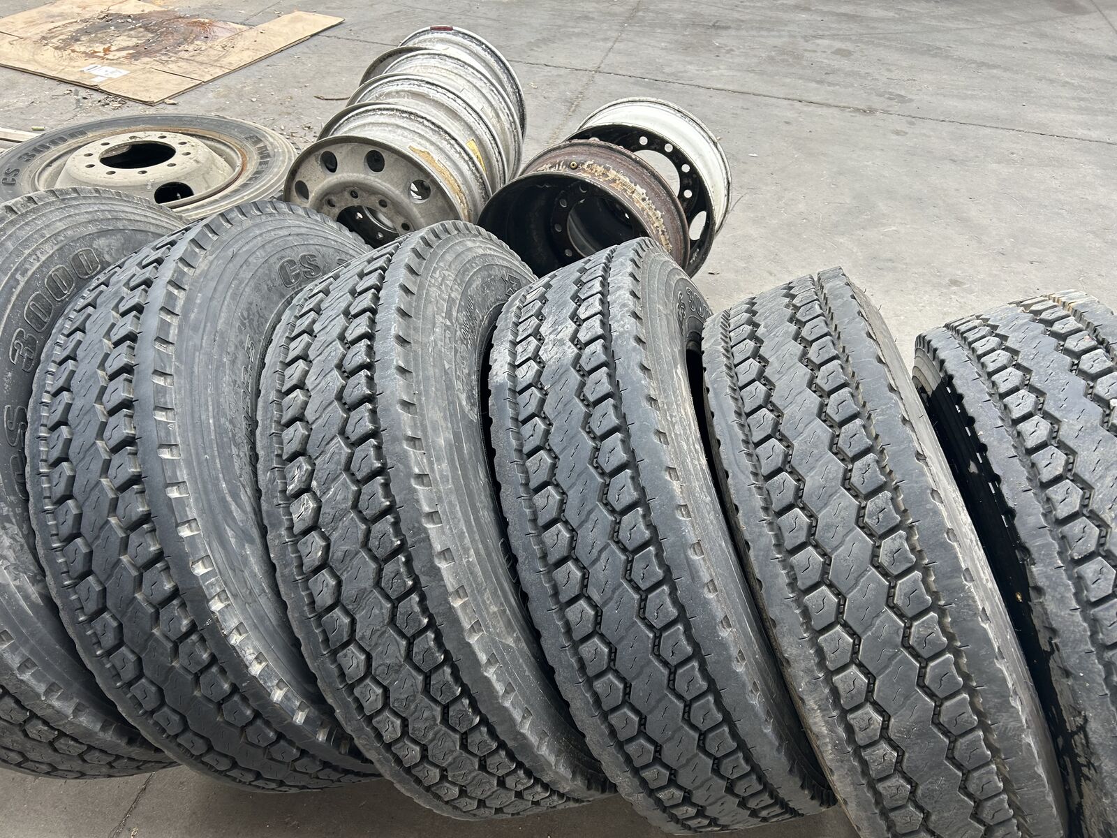 Semi truck & trailer tires
