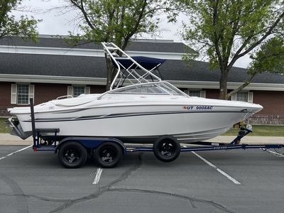 Four Winns 210 Horizon Boat