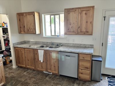 Kitchen cabinets, countertops, sink/faucet