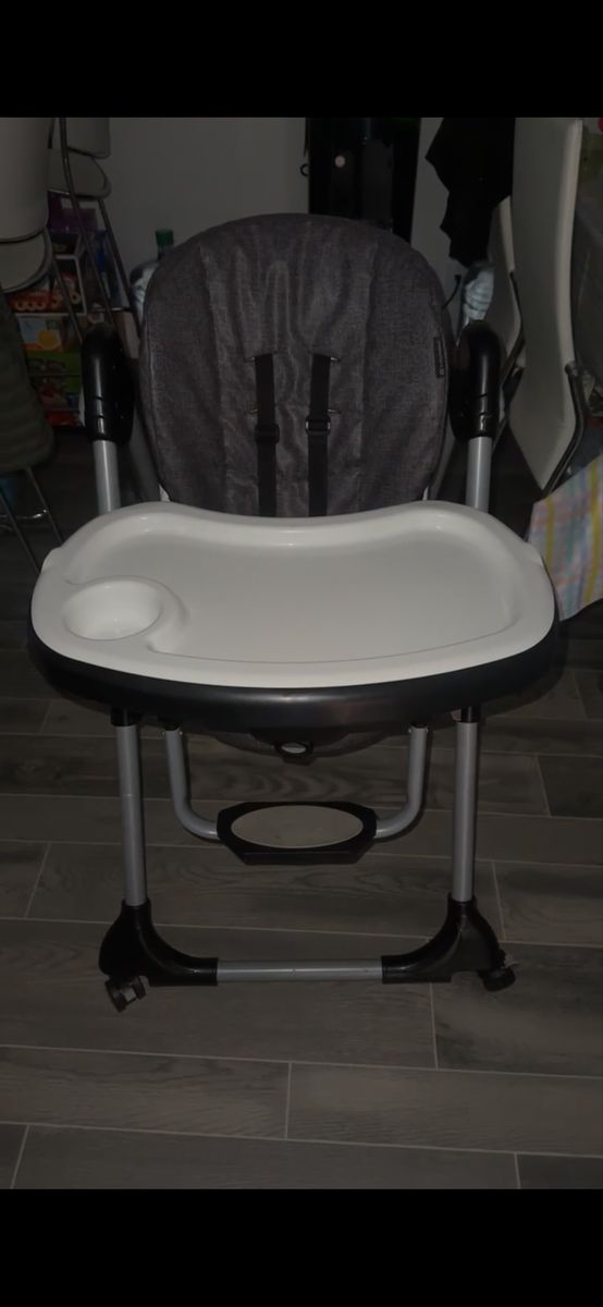 Baby snack chair