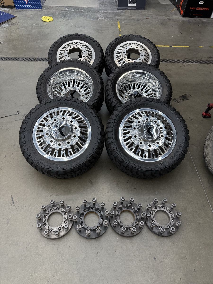NEW 22” Kg1 forged Dually wheels/ 35” Toyo m/t 8x200