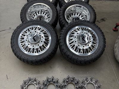 NEW 22” Kg1 forged Dually wheels/ 35” Toyo m/t 8x200
