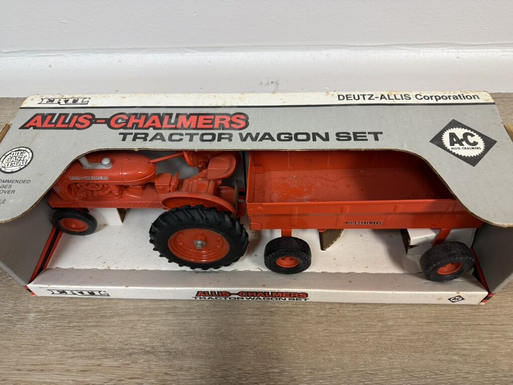 Ertl Allis Chalmers Tractor Set