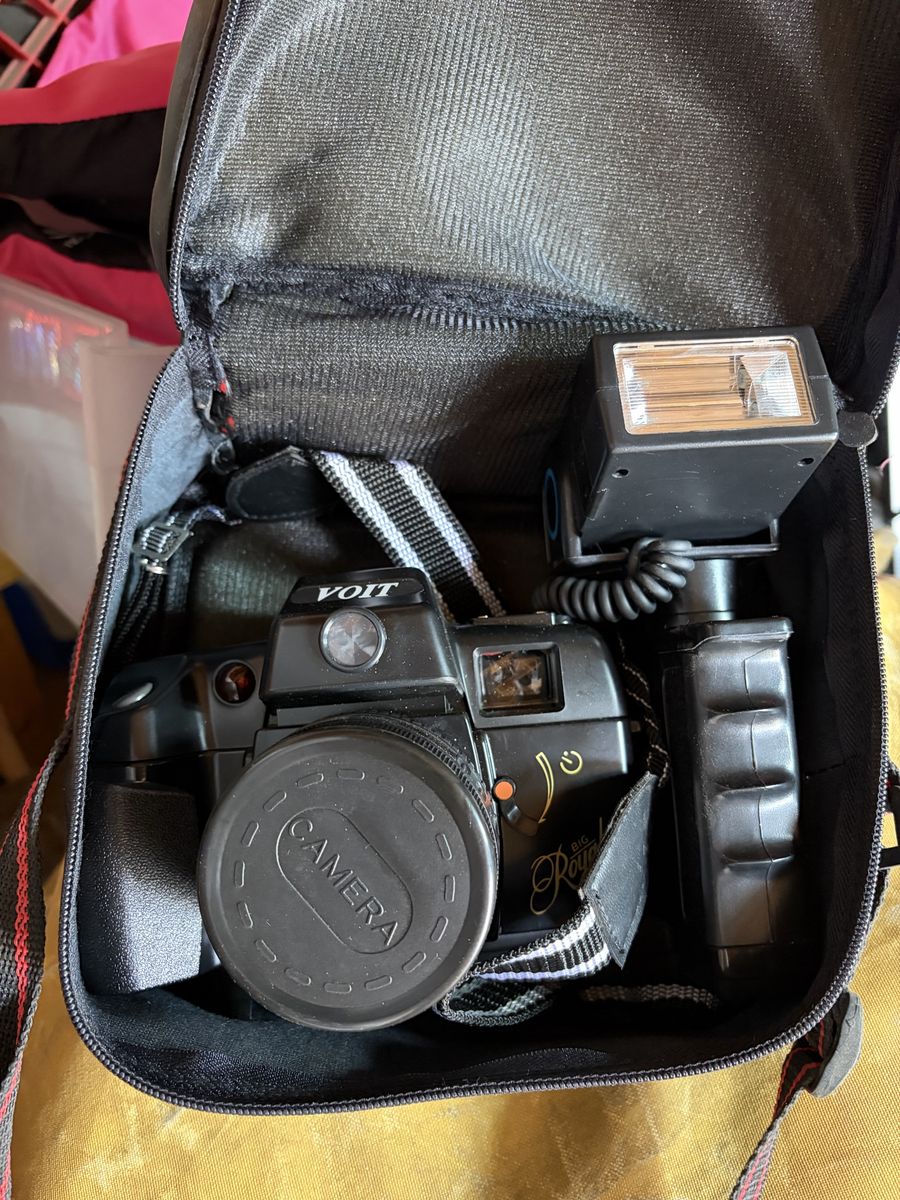 Inherited this from my grandfather don’t know much about cameras.