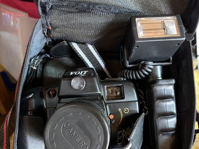 Inherited this from my grandfather don’t know much about cameras.