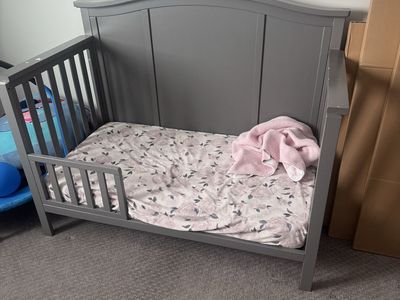 Delta Children Bentley S Series Grey 4-in-1 Convertible Crib & Toddler Bed