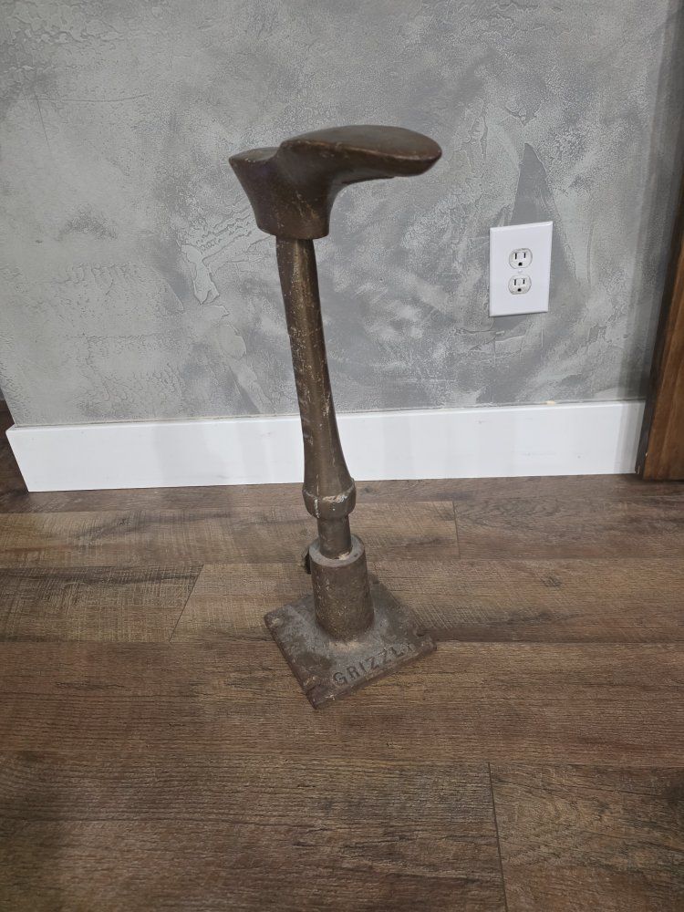 Vintage Grizzly Cast Iron Cobbler Shoe Last Stand Anvil Tool